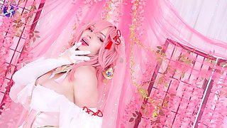 Slinky cosplayer ignites passion with a daring, sensual performance