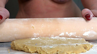 Giantess Step-mom's Bad Baking