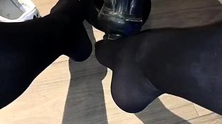 Amateur Foot Fetish Girlfriend Sucks and gives a Footjob