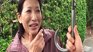 M979G07 A naïve aunt living in a rural area cums with her erotic instincts exposed! A country mature woman with a strong libido has a spectacular orgasm!